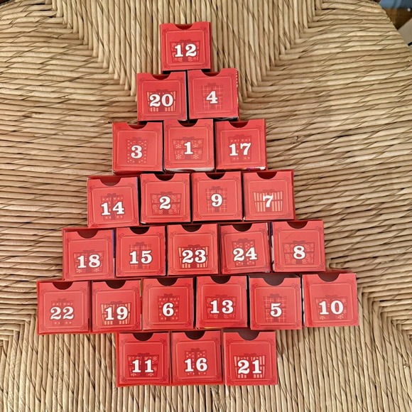 Christmas Tree Shaped Advent Calendar~ 4 Puzzles- Refillable Boxes‎ Empty-2009 - Picture 1 of 11
